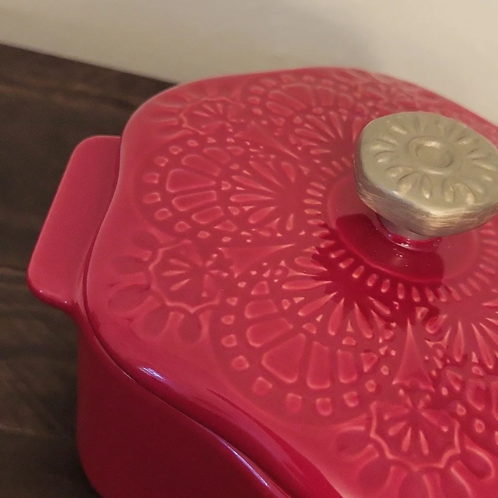 The Pioneer Woman 2 Cup Snowflake Cocotte With Lid